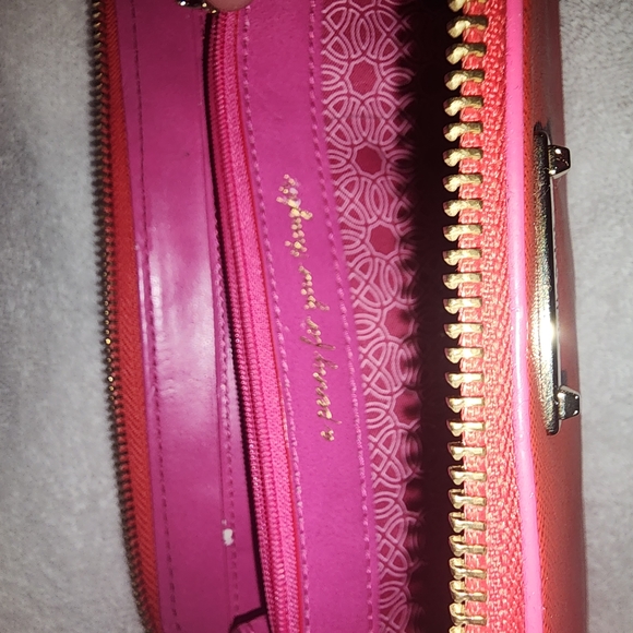 Stella and Dot Red Wallet with Leather Texture Zipper Closure - Picture 8 of 8